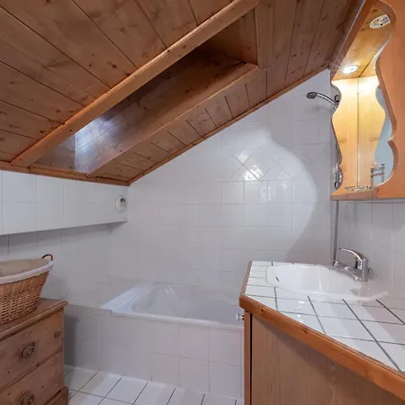 Appartement Duplex Pour 8 Pers Avec Sauna Et Parking à Méribel - Fr-1-566-69 *